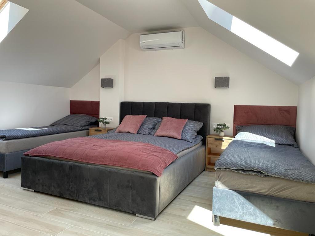 Apartamenty Przy Parku -150M Od Plazy 달로브코 외부 사진